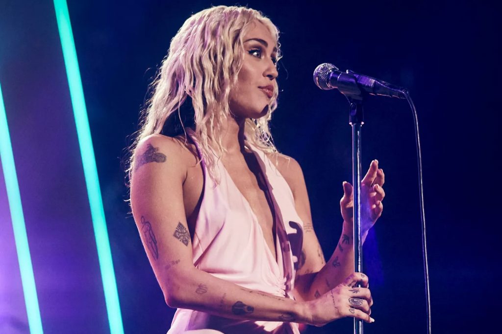 miley cyrus nye 2023 052125 4609